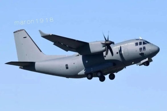 Азербайджан поднял в небо купленный у Италии военно-транспортный самолет - ФОТО