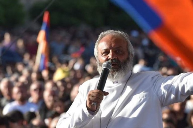 В Армении началась революция попов (ВИДЕО)